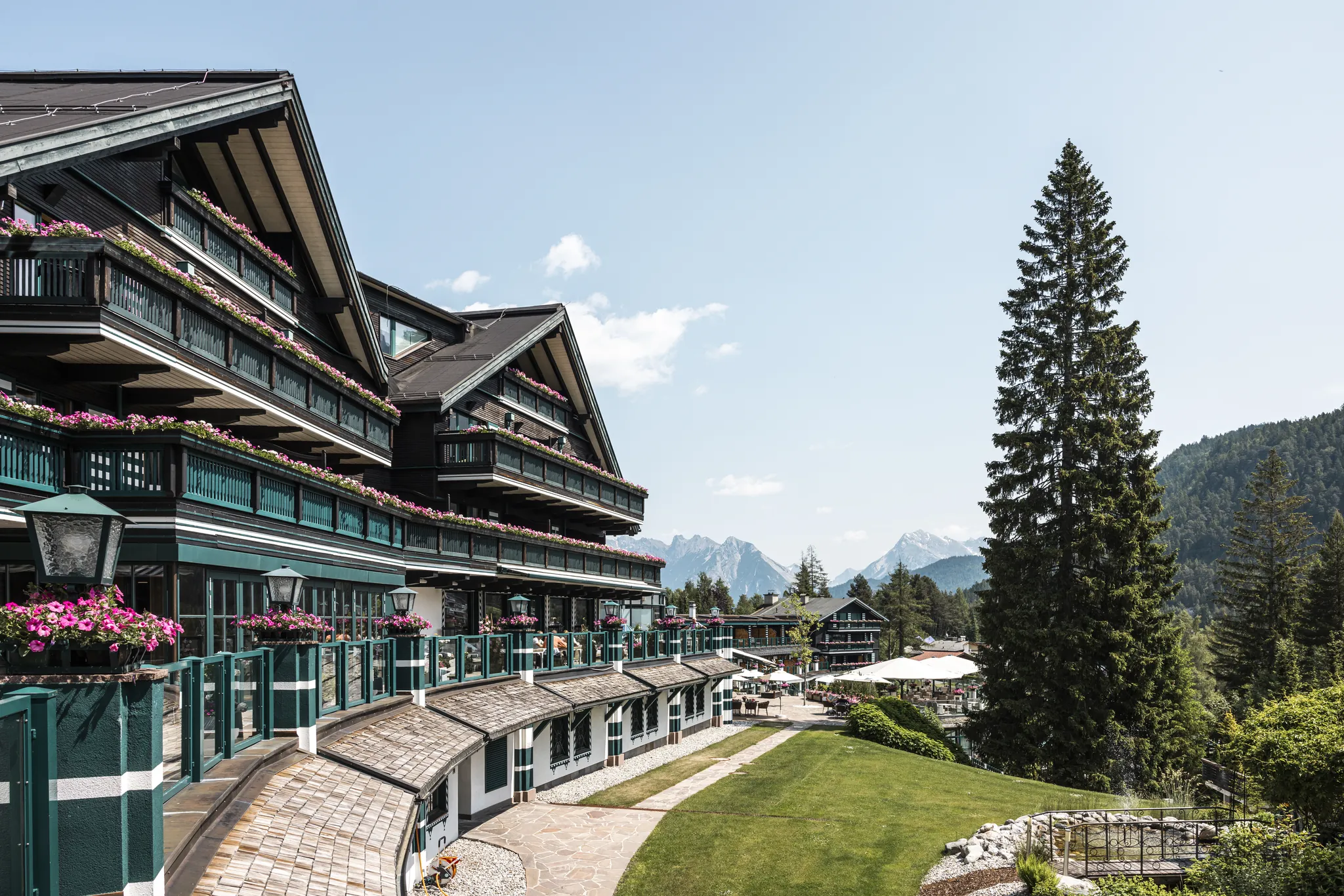 Poollandschaft des Alpin Resort Sacher