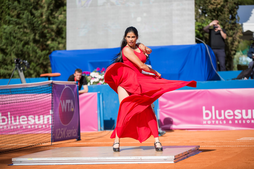 who is the girl in bailando song who is the girl in bailando song